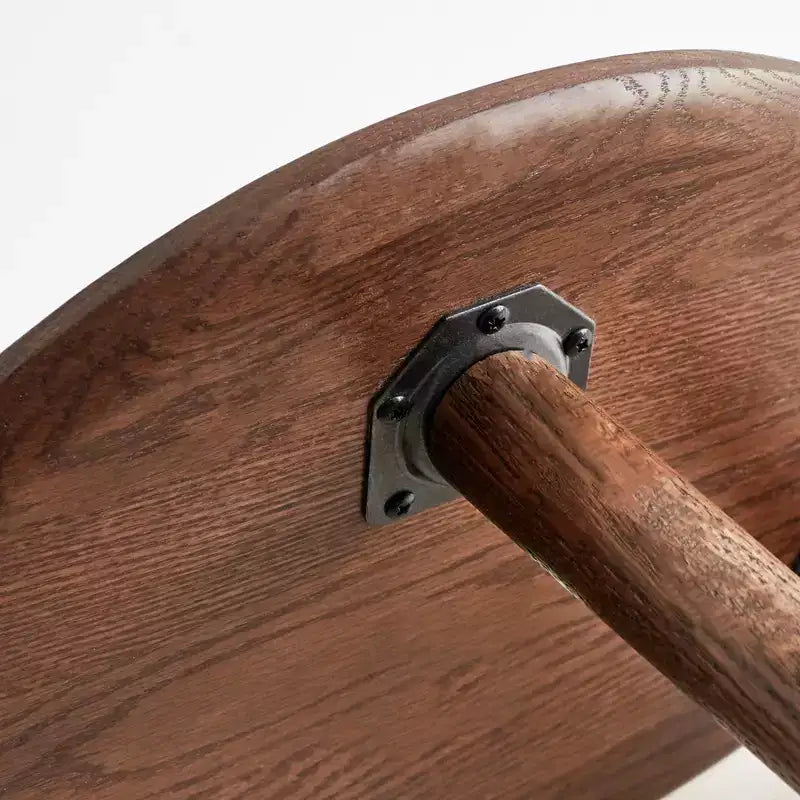 Table basse ovale de 65 cm de large en chêne massif avec trois pieds, de style Mid-Century Modern